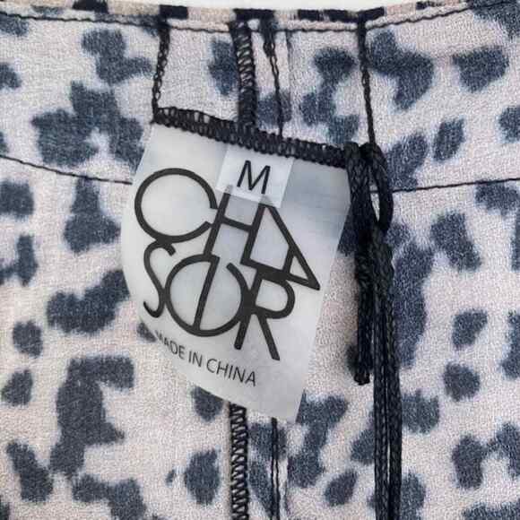 Chaser NWT Bell Sleeve Cheetah Print V-Neck Loose Fit Blouse Top M - Picture 2 of 6